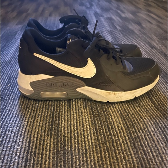 I have a pair of Nike air max sneakers for sale they have been worn twice!! - Picture 2 of 3